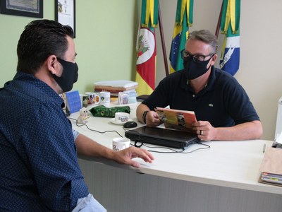 Proposta de parcerias para uniformes escolares atrai atenção de vereadores de cidades vizinhas 2