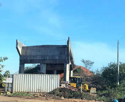 Vereador cobra explicações sobre viaduto inacabado na BR-448 3.jpeg