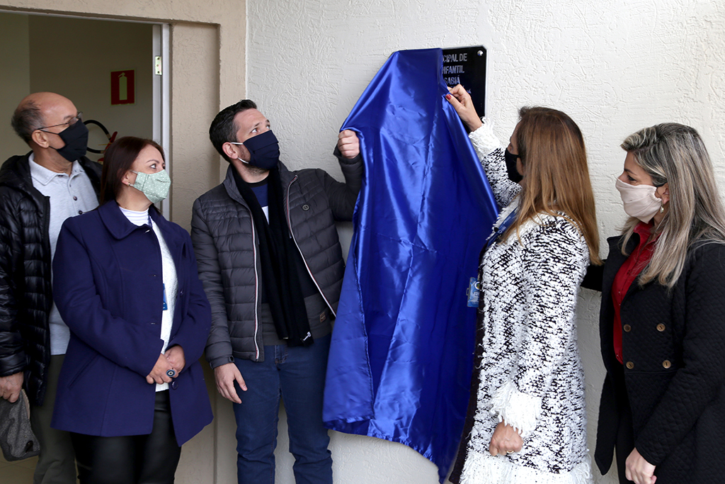 Vereadores participam de inauguração de escola infantil no bairro Três Marias 2.JPG