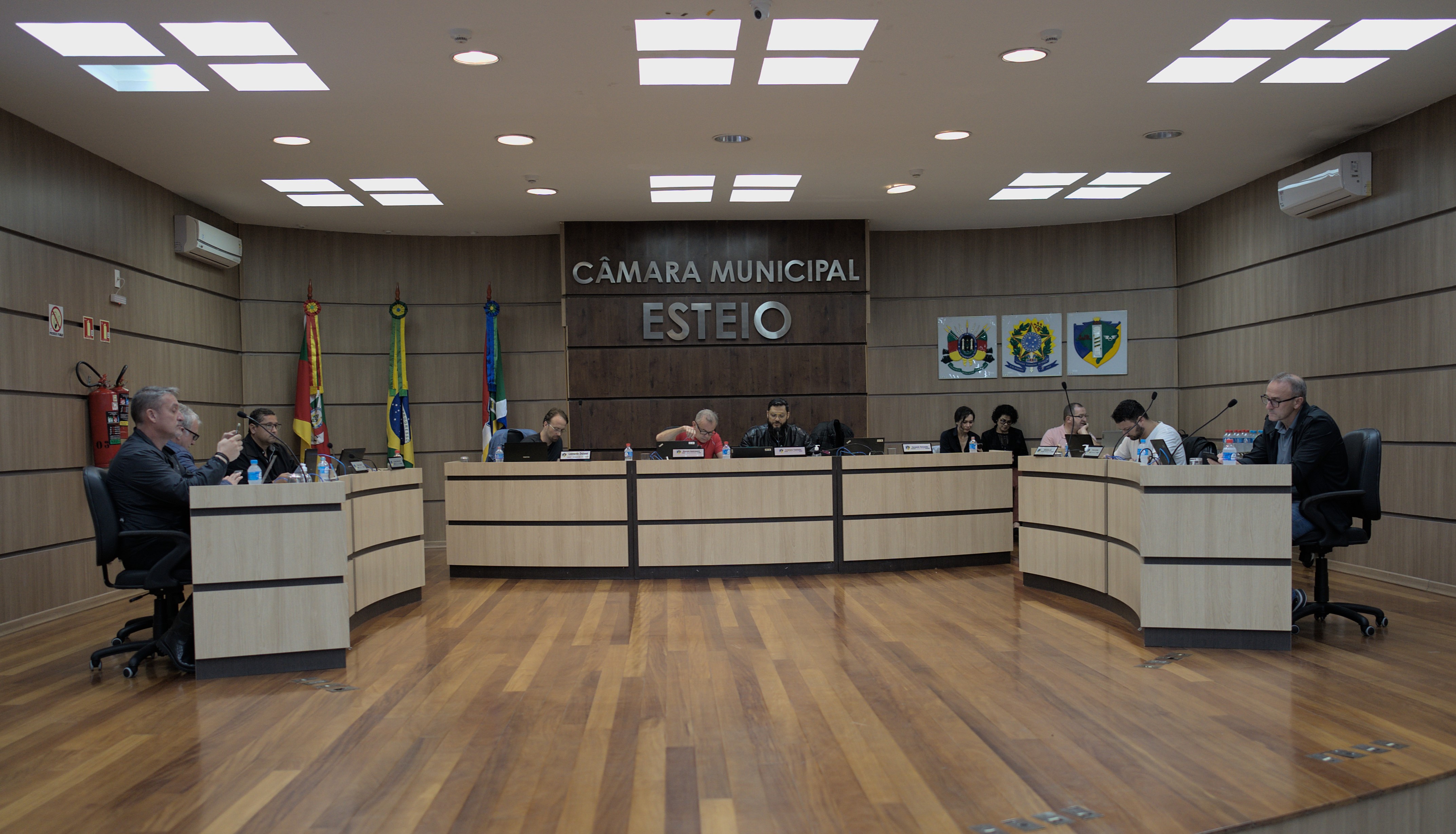 Câmara aprova projetos fiscais em sessão semanal