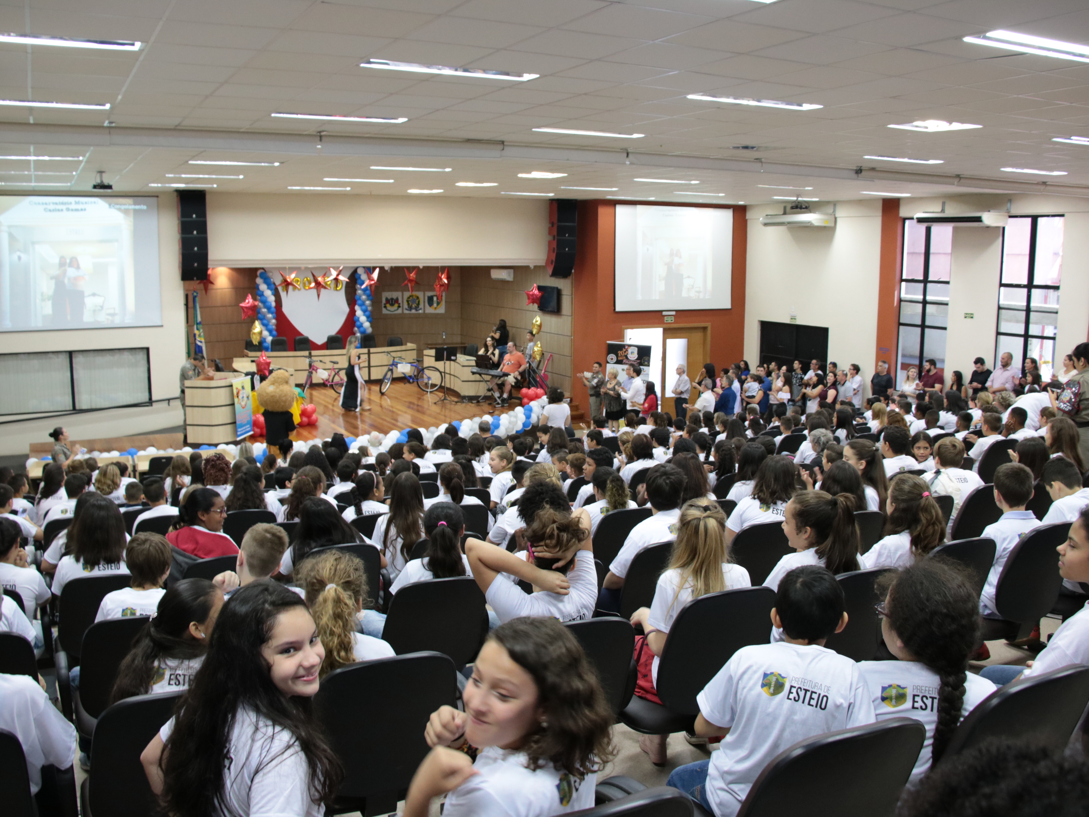 Câmara de Vereadores lota para solenidade de formatura do Proerd