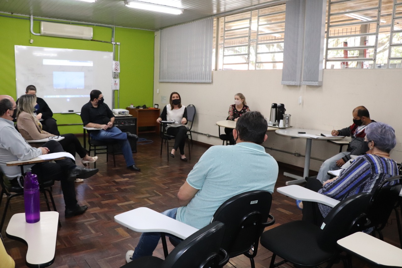 Comissão de Educação reúne-se com membros da SME