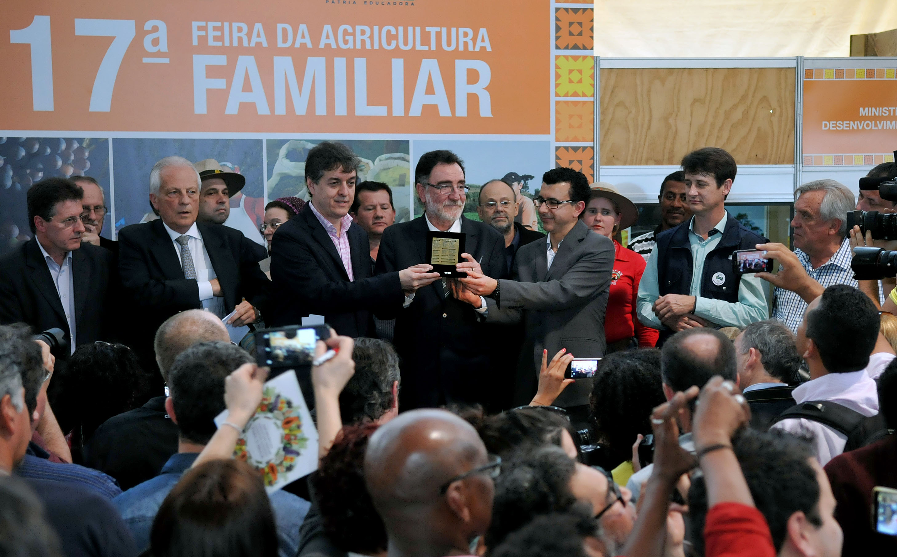 Expointer 2015: Dahmer participa da abertura do Pavilhão da Agricultura Familiar