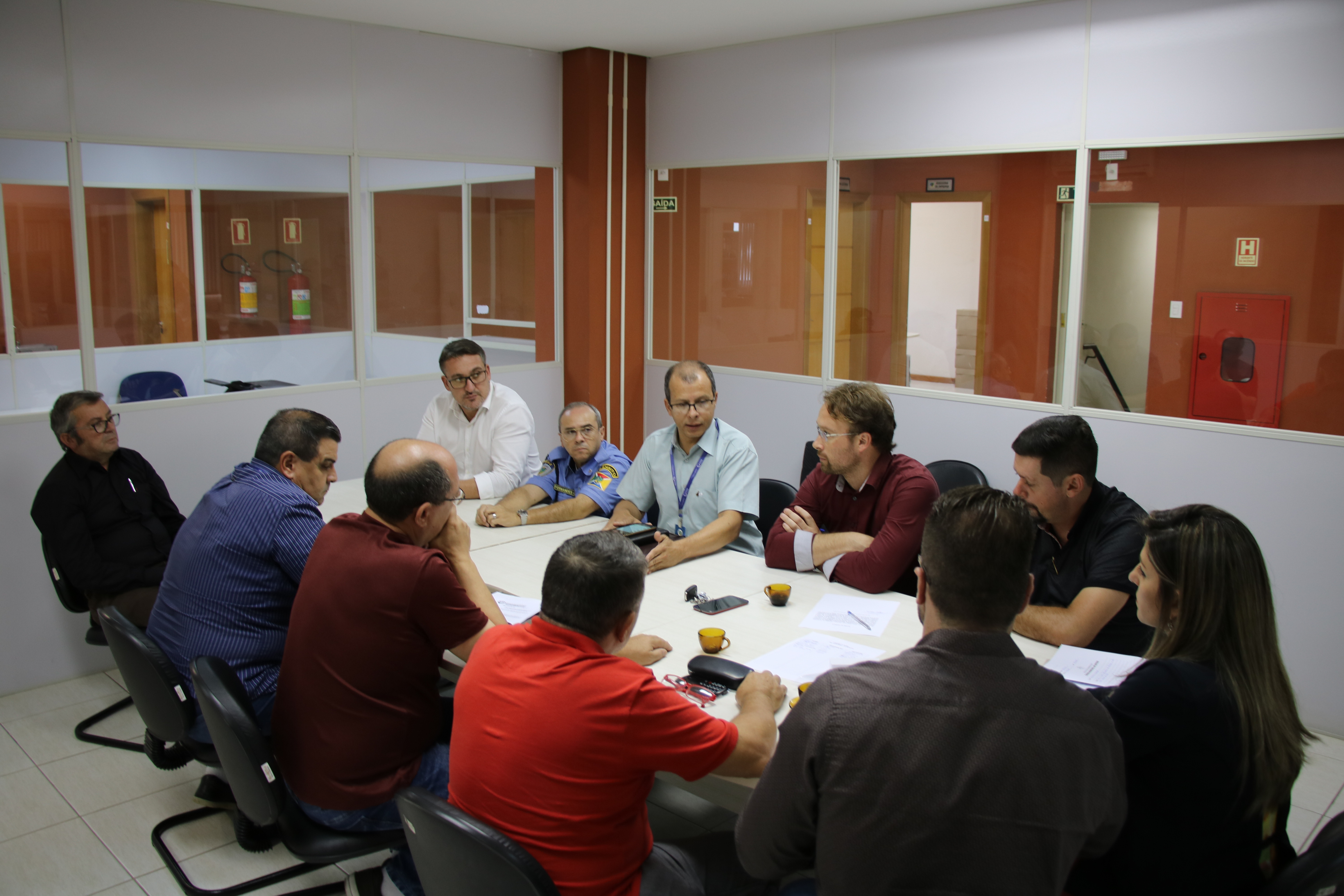 Projeto de implantação de placas indicativas nas paradas de ônibus é discutido na CCRJ