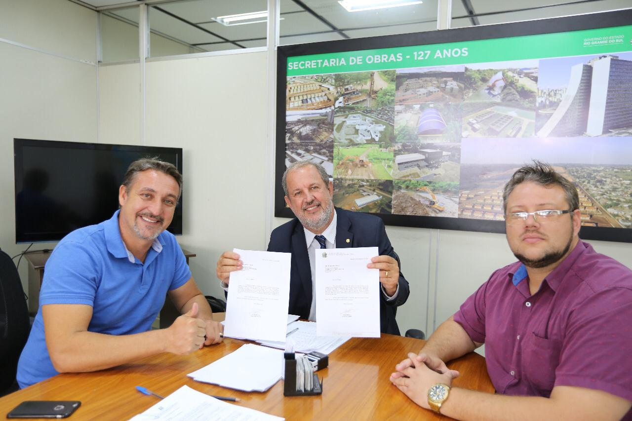 Sandro Severo visita secretário de Obras e Habitação do estado