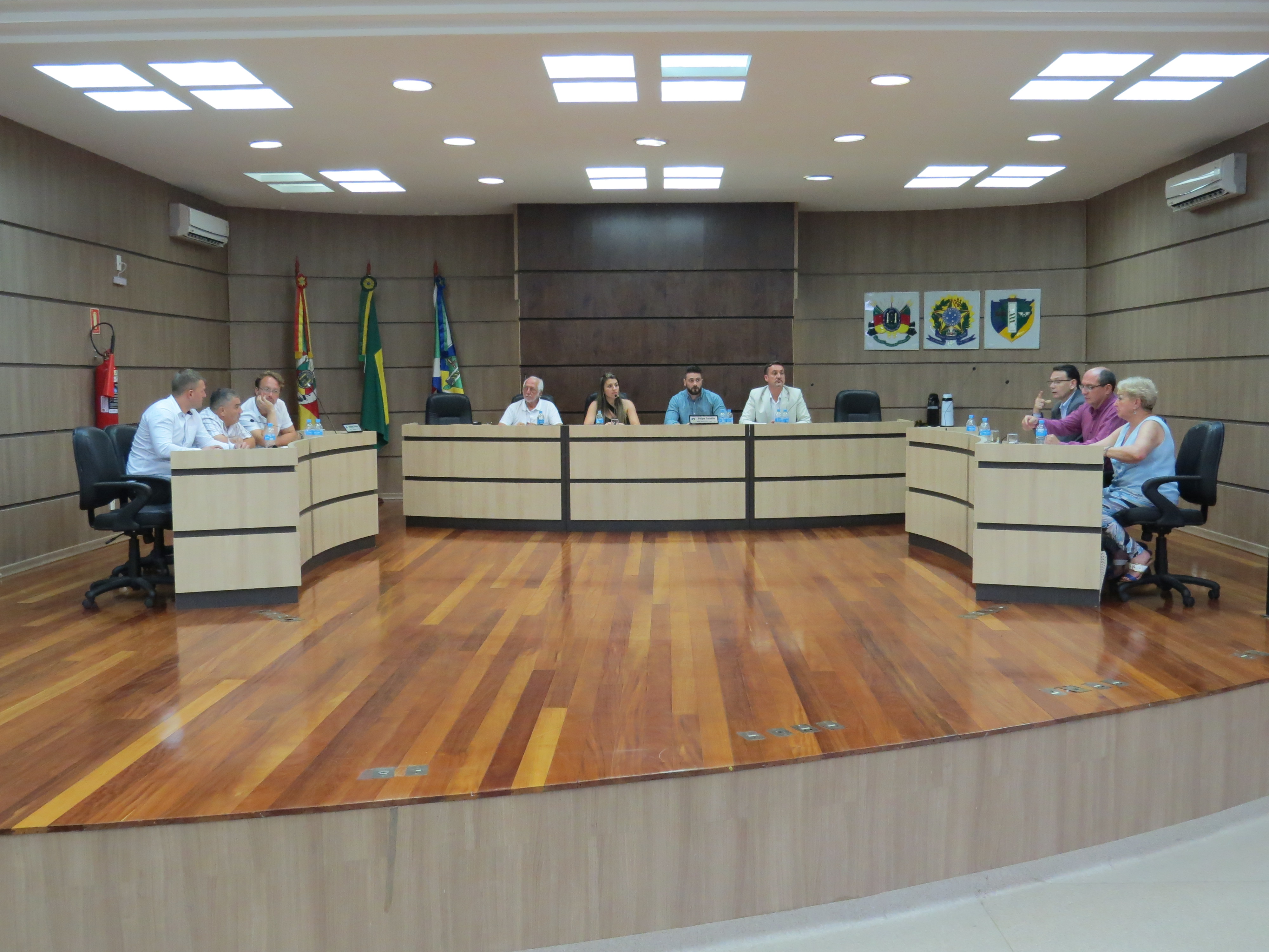 Vereadores autorizam contratação emergencial de professores