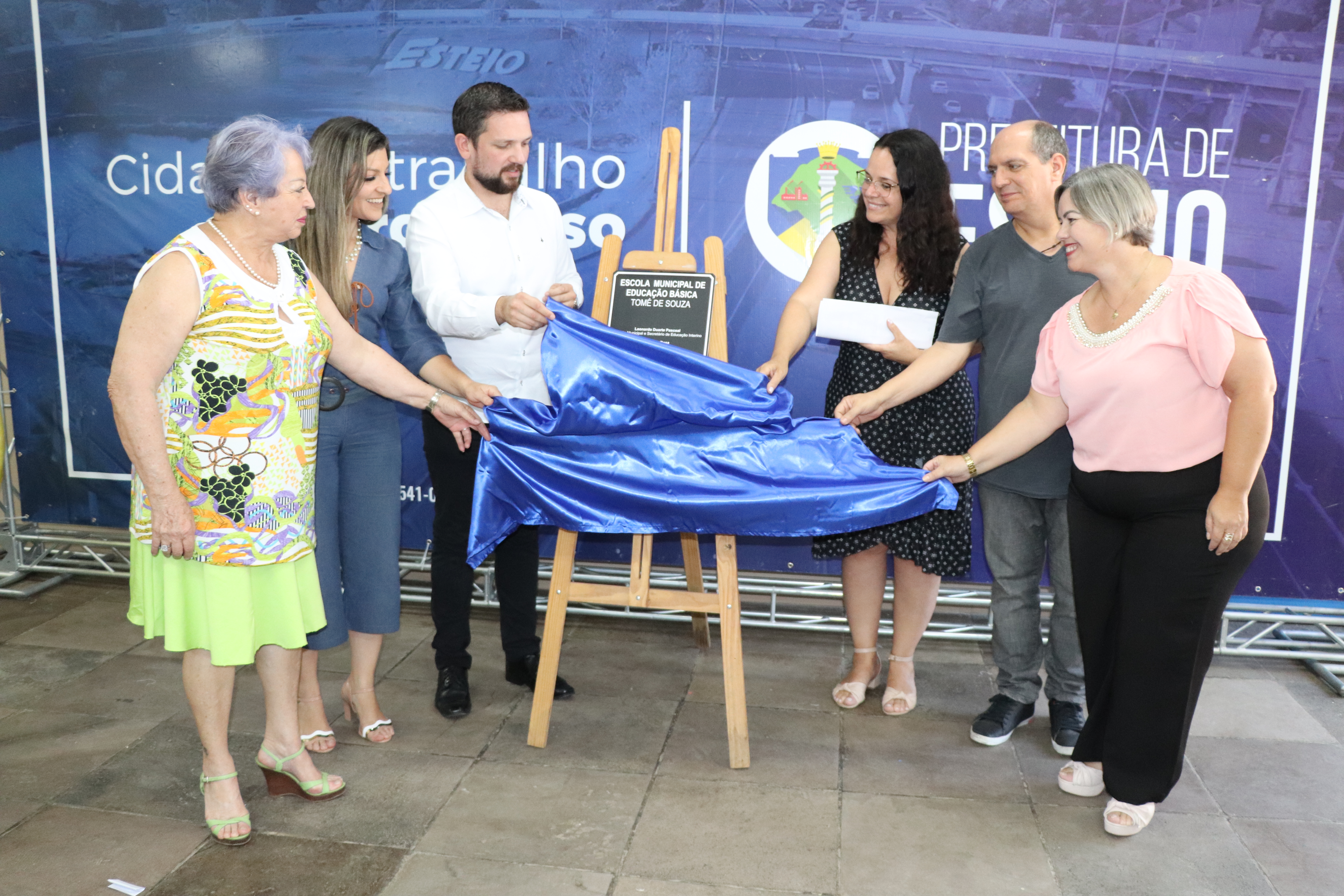 Vereadores participam da reinauguração da escola Tomé de Souza